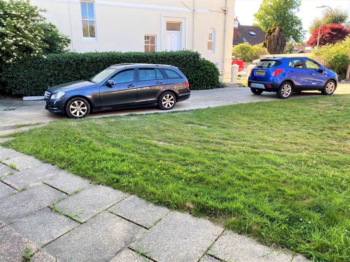 Luxury Suntrap In Private Complex St Leonards Apartment Hastings Bagian luar foto