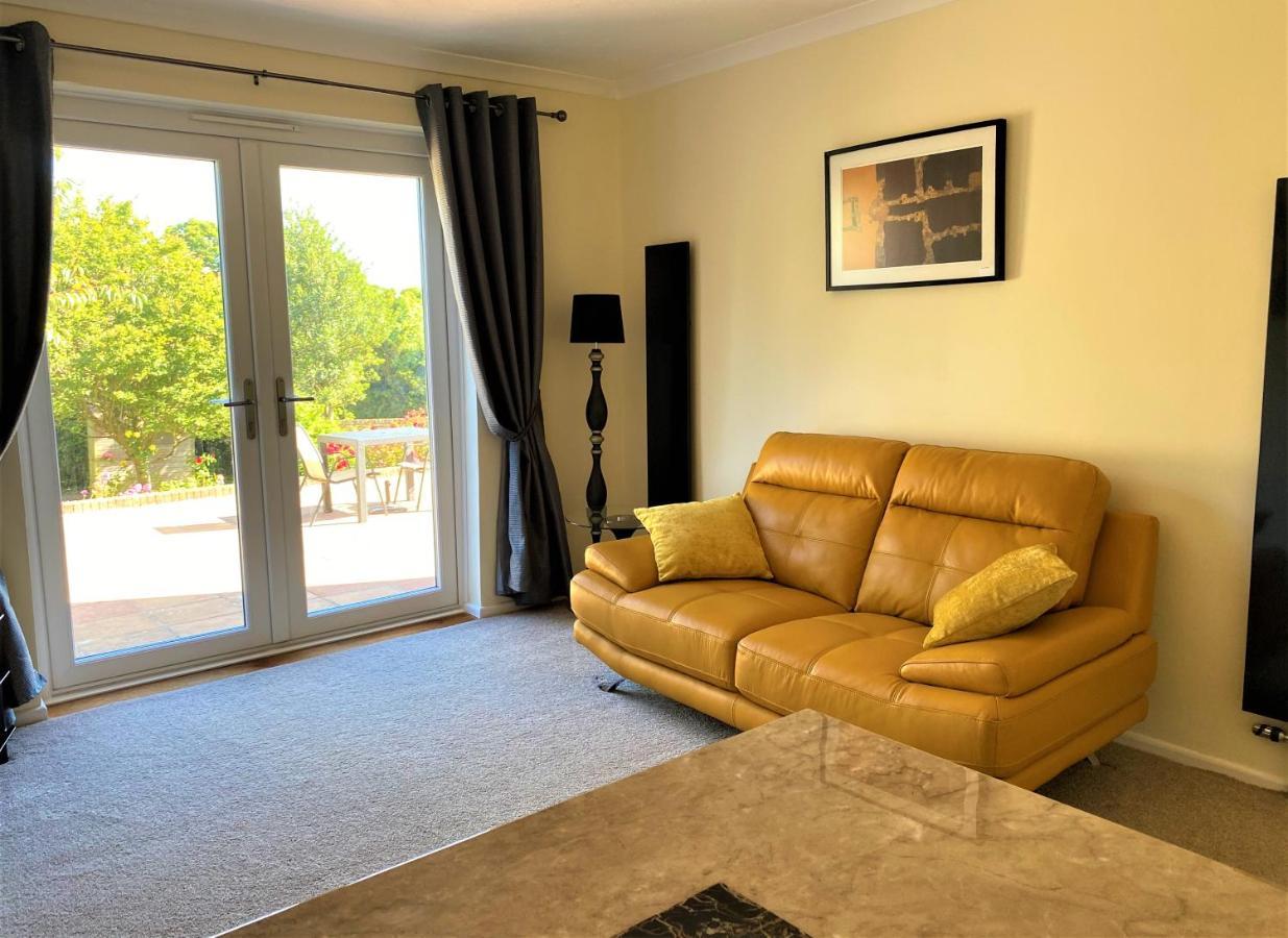 Luxury Suntrap In Private Complex St Leonards Apartment Hastings Bagian luar foto